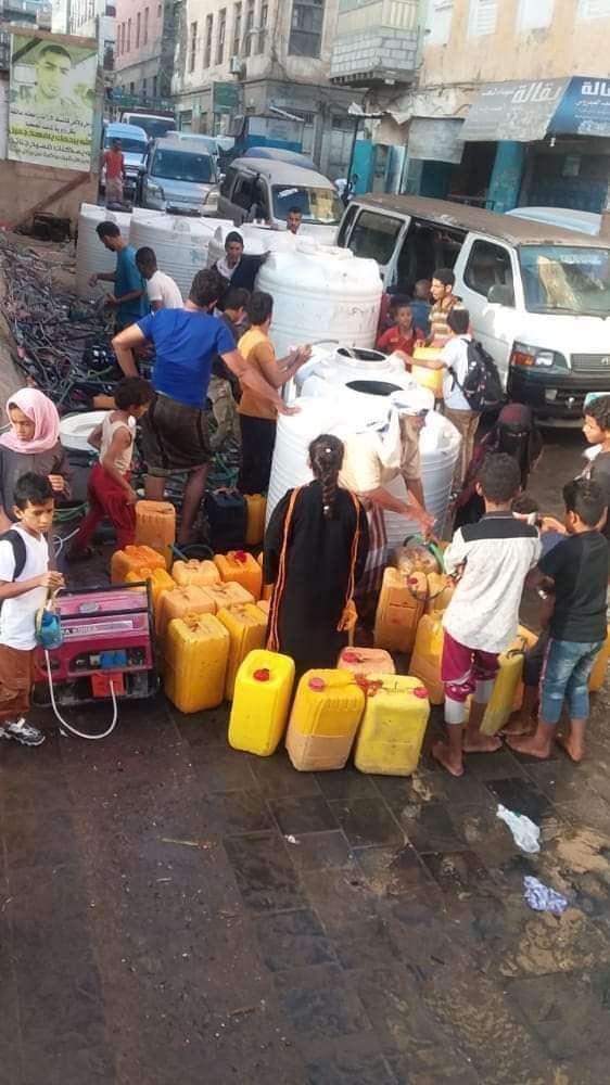 شاهد المشهد المتكرر يومياً في عدن(صورة)