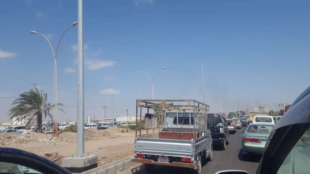 زحمة خانقة في الخط الرابط بين إنماء وكالتكس في عدن (صورة) زحمة خانقة في الخط الرابط بين إنماء وكالتكس في عدن (صورة)