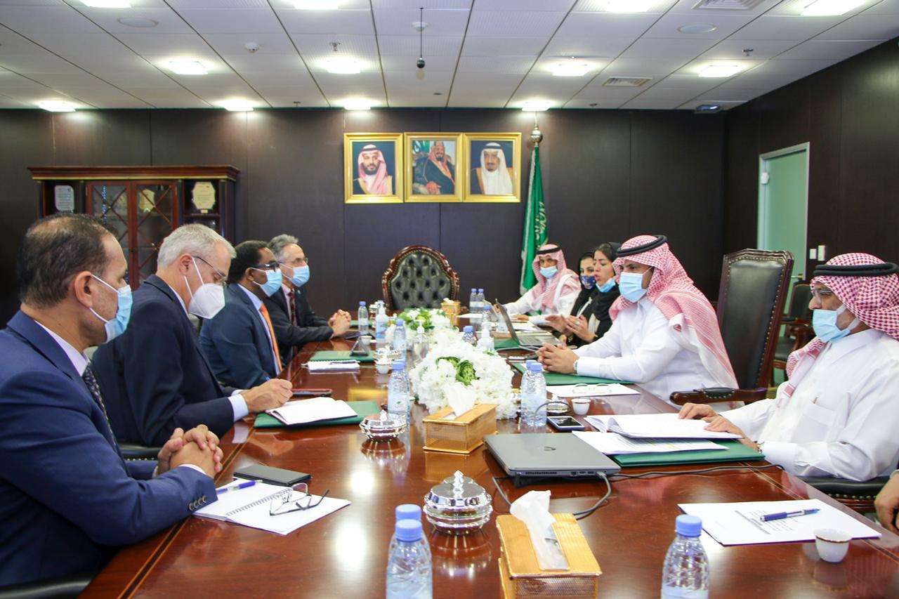دعم سعودي وأممي لمكافحة الجراد الصحراوي في اليمن