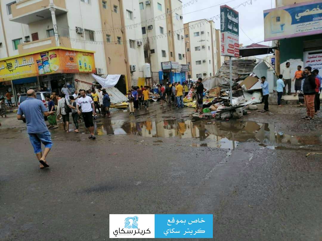 تنفيذ حملة لإزالة العشوائيات في عدن(صور)