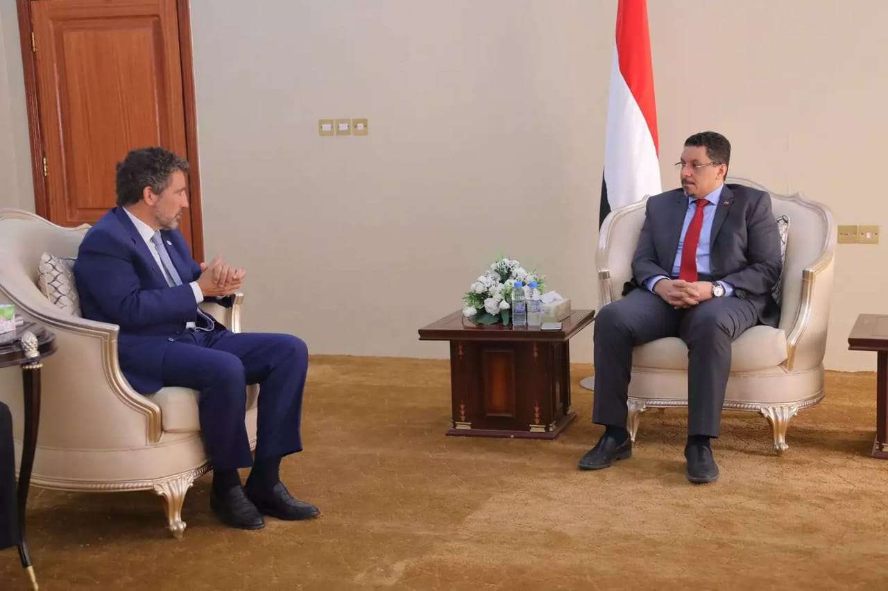 وزير الخارجية يبحث مع مسؤول اممي القضايا المتصلة بالوضع الإنساني وأوضاع النازحين والمهجرين بمأرب وزير الخارجية يبحث مع مسؤول اممي القضايا المتصلة بالوضع الإنساني وأوضاع النازحين والمهجرين بمأرب