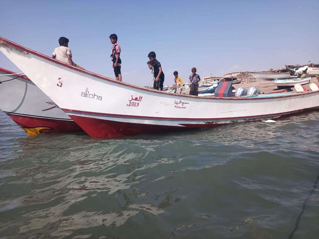 بالصور:العثور على قارب صيد في عدن