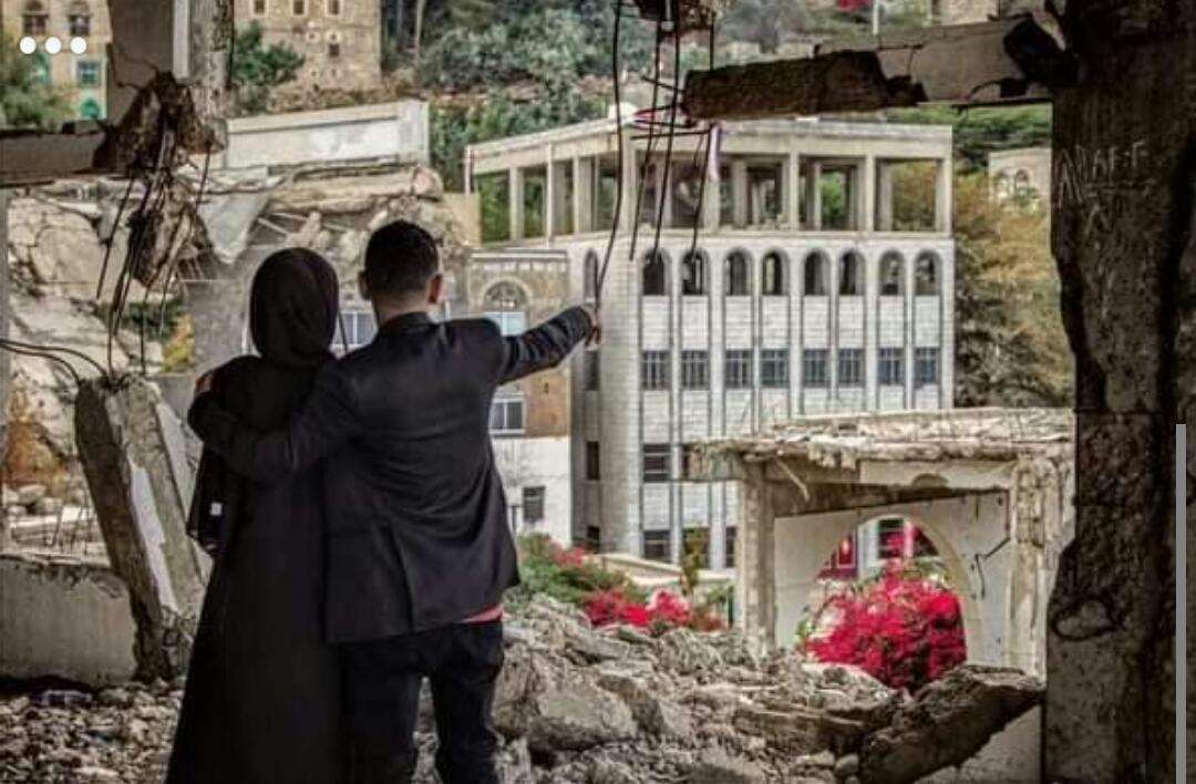 بالصور: الحب ينتصر على الحرب في تعز .. خطبة شابين تثير مواقع التواصل
