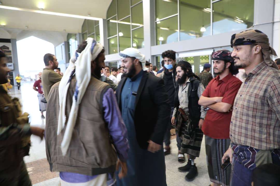 كان بإستقباله العقيد ذويزن السلمي .. وصول قيادي في اللواء الأول عمالقة بعد رحلة علاجية الى عدن
