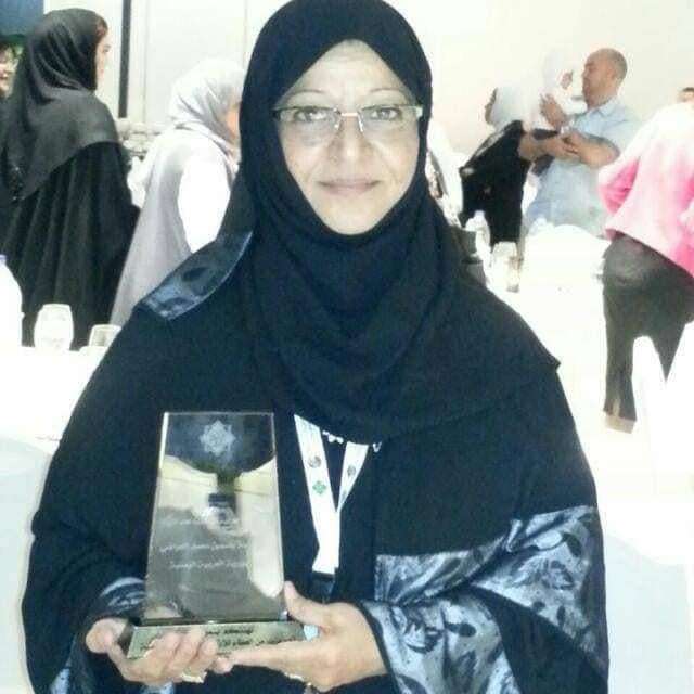 يحدث الان.. تشييع وكيلة وزارة استشهدت بتفجيرات مطار عدن