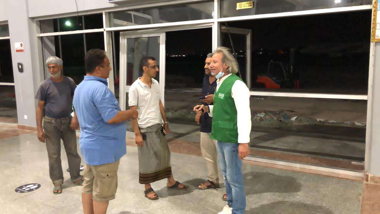 تمهيداً لإصلاحه .. البرنامج السعودي يزور مطار عدن الدولي