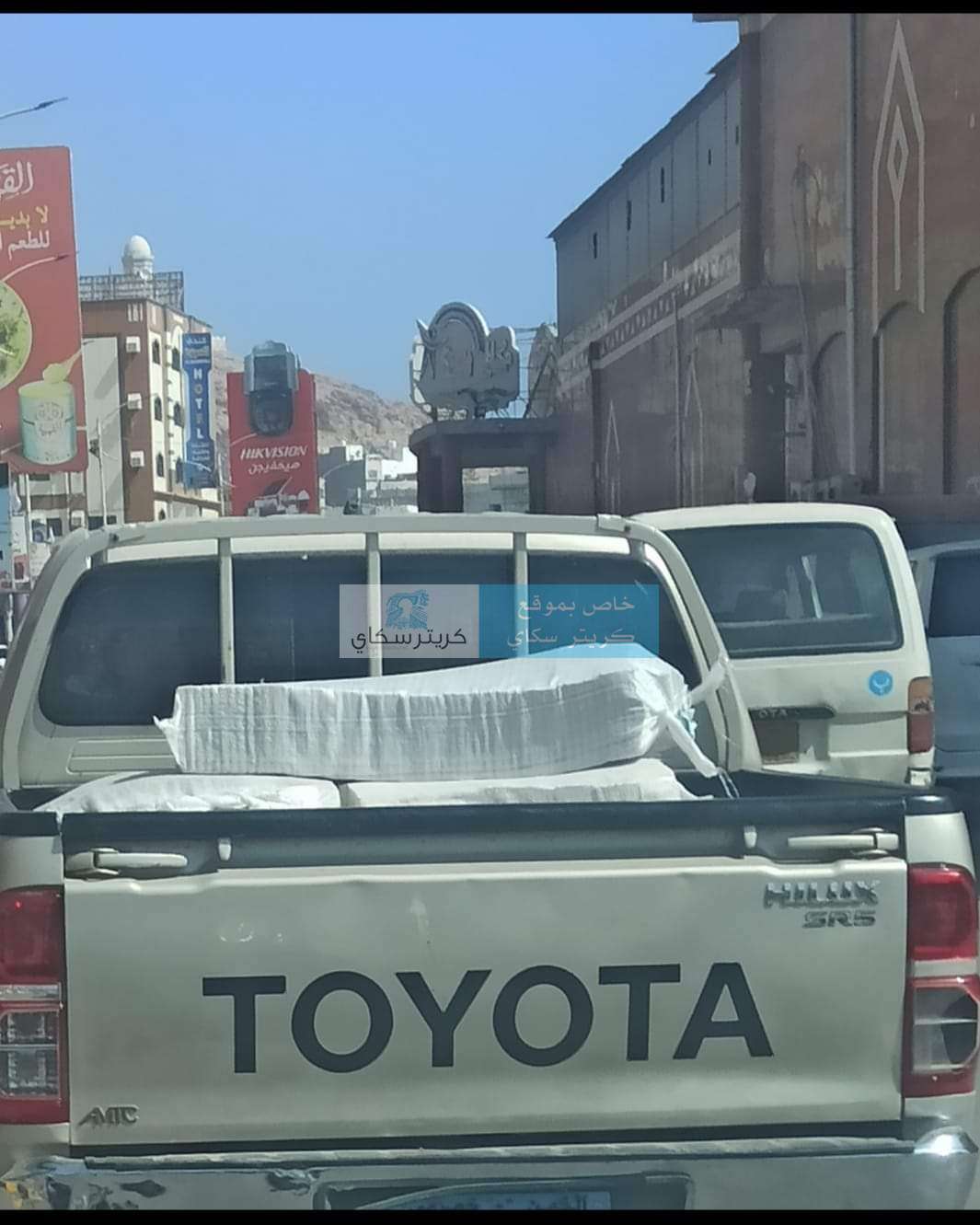 شاهد بالصورة.. سيارة محملة مبالغ مالية ضخمة تسير بالشوارع لهذا السبب لاول مرة منذ سنوات