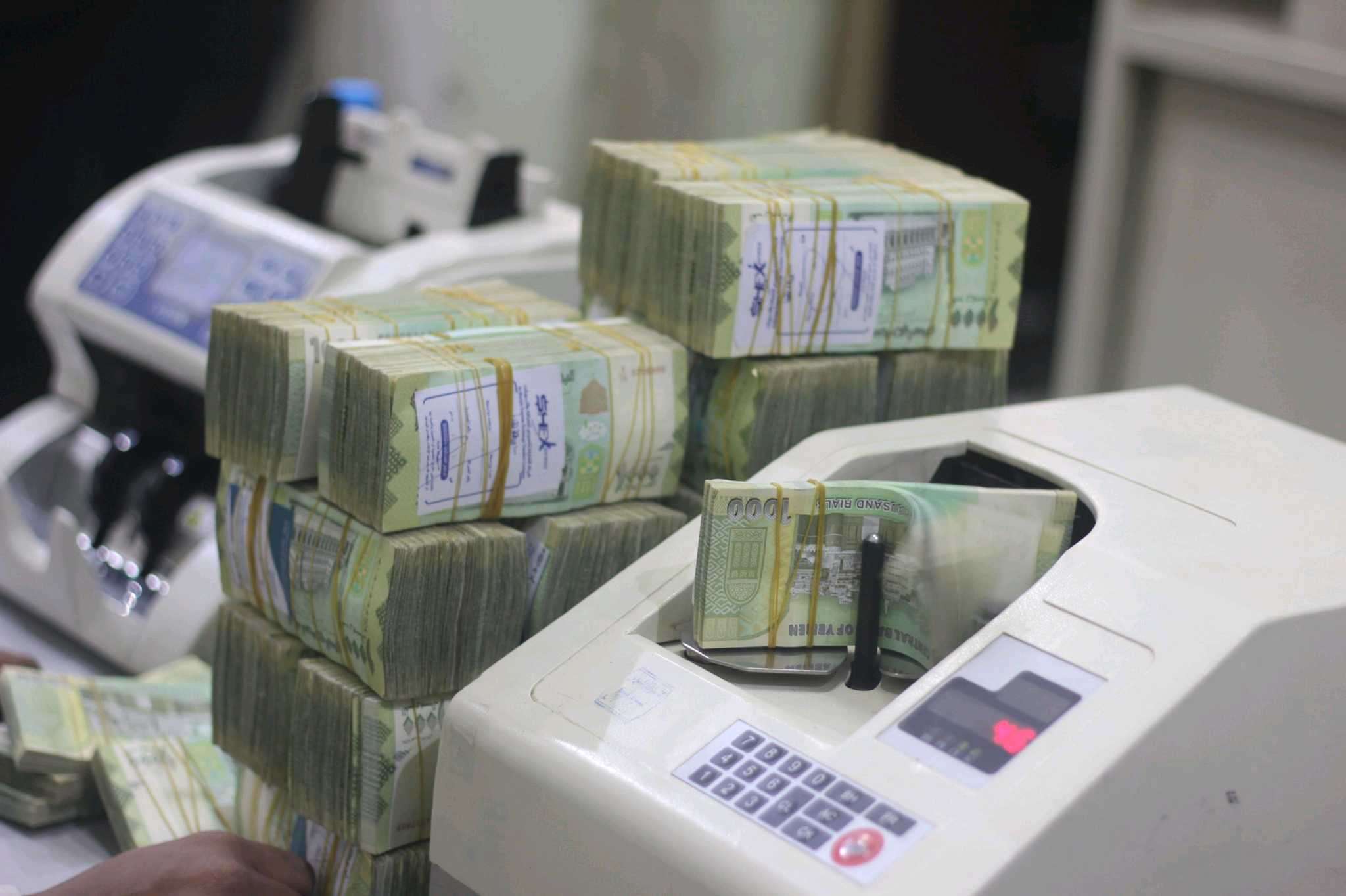 تجديد التأكيد على صرف المرتبات