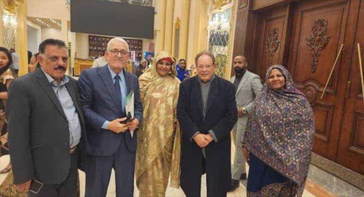 الرئيس علي ناصر محمد يشارك عائلة الصادق المهدي في أفراحهم بالقاهرة