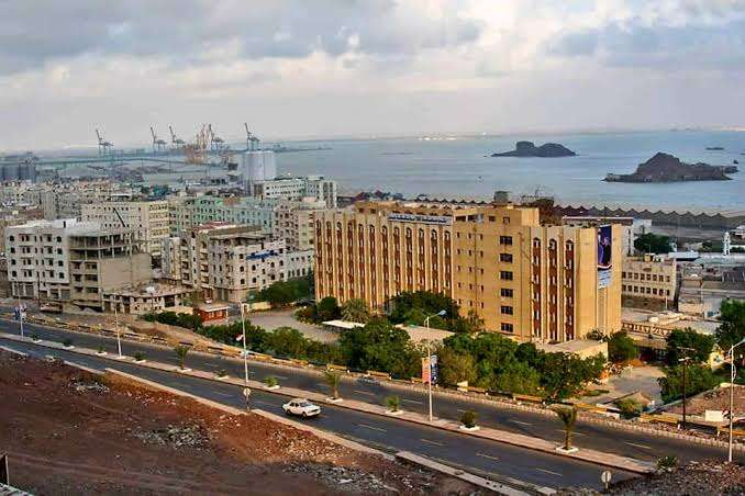 مواطنون وموظفون يشكون تأخر معاملاتهم وتسوياتهم بمكتب وزير وزارة العمل والخدمة المدنية