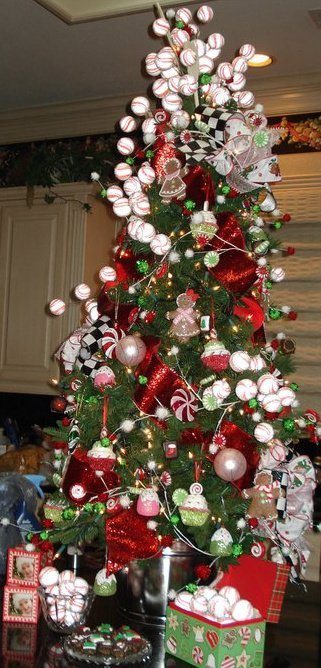 And from a cozy afternoon spent hanging ornaments to a christmas morning brimming with presents, so much of the holiday season revolves around the tree. 19 Christmas Tree Ideas {Christmas tree theme} - C.R.A.F.T.