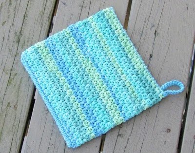 They make great gifts or you can stitch up a batch to use in your own home. How To Crochet An Easy Peasy Potholder Free Crochet Pattern Crochet Dreamz