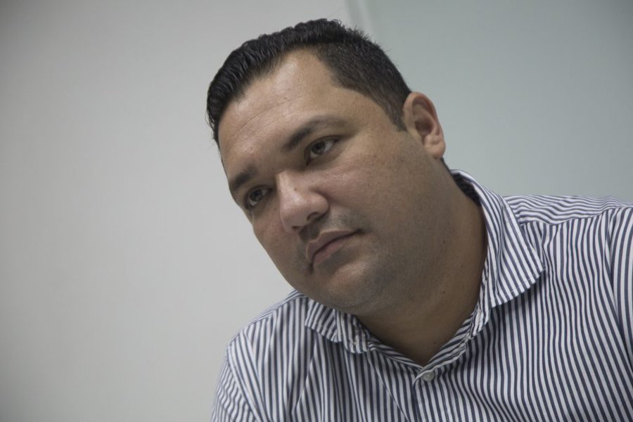 37 kilos menos y Parkinson: esposa de sidorista detenido clama atención médica 