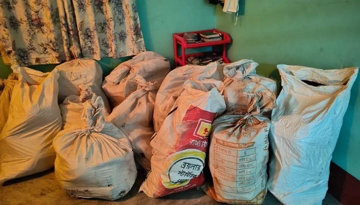 জাবেদের ড্রাইভারের ঘরে ২২ বস্তায় লুকানো ছিল ৮ দেশের সম্পদের ৫৮২ নথি 1