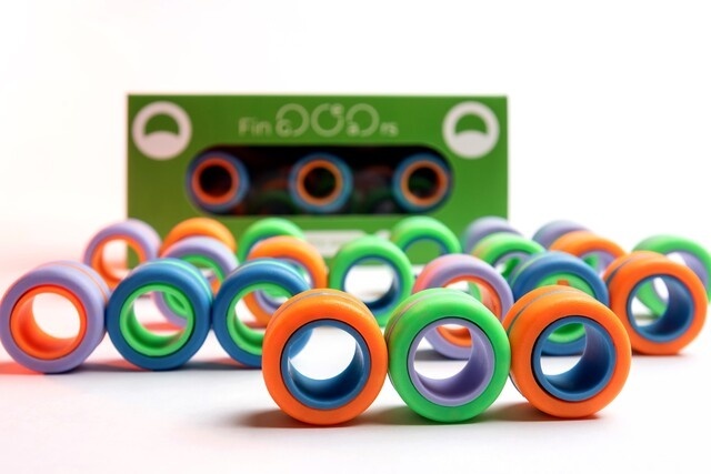 ハンドスピナーの次はこれだ フィジェットトイ Fingears