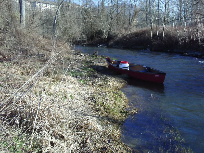 Le canoë au bord de la rivière Bourbre