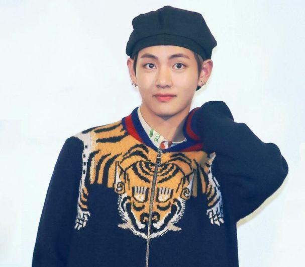 Ia sempat mengganti gambar profilnya dengan foto v bts. Dikenal Sebagai Pencinta Gucci, Ini Gaya V BTS Saat Memakai Koleksinya - Womantalk