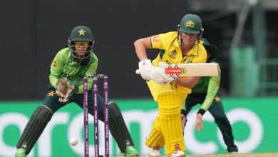 An army of women! Beth Mooney hits a Glenn Maxwell to save Australia at the 2025 Women’s World Cup