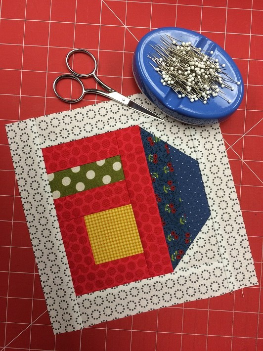 free house quilt block pattern tutorial on bluprint craftsy