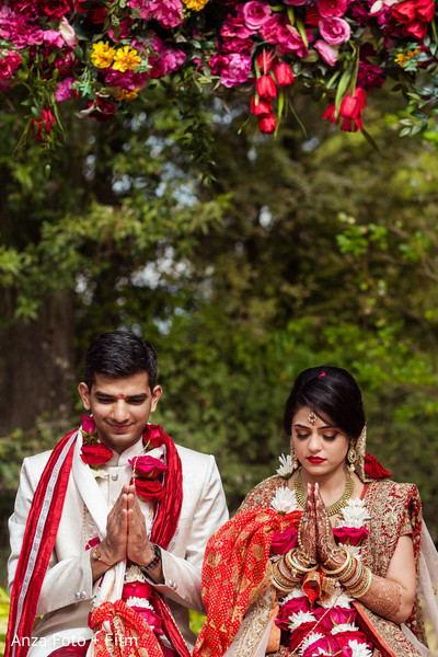 In china, money is almost always given to the couple in red envelopes as a gift. Houston, TX Indian Wedding by Anza Foto + Film | Post #10344