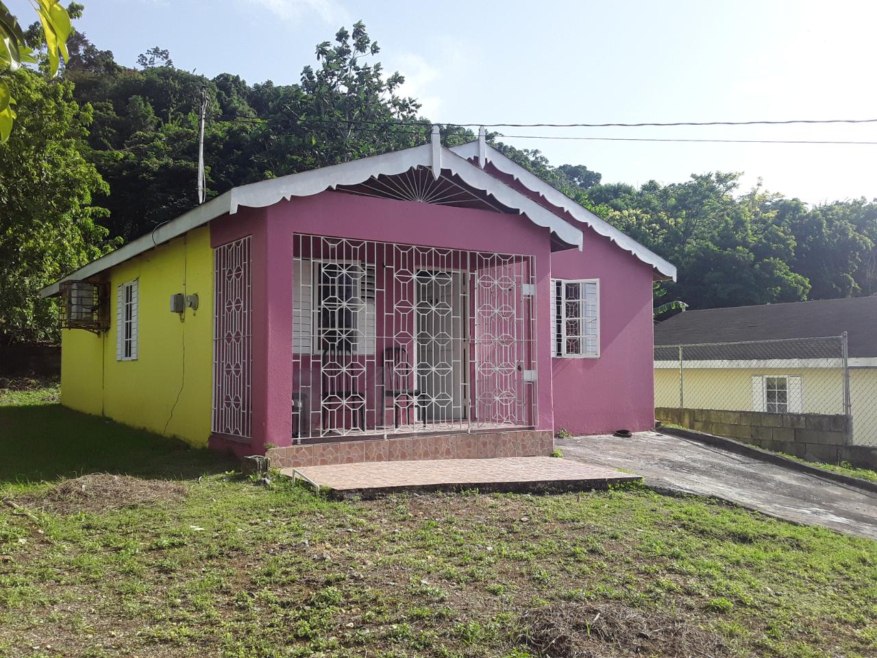 Ground floor apartment, with private laundry room located in bogue village. House For Rent: BLUEFIELD GARDENS, Bluefields | $65,000 | Keez