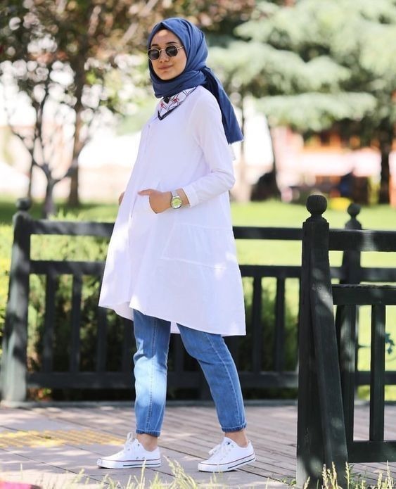 Buat hijaber, kamu juga bisa lho tampil bernuansa swag dengan kemeja putih tanpa terlihat kaku. 9 OOTD Hijab Dengan Baju Putih Cocok untuk Lebaran - Womantalk
