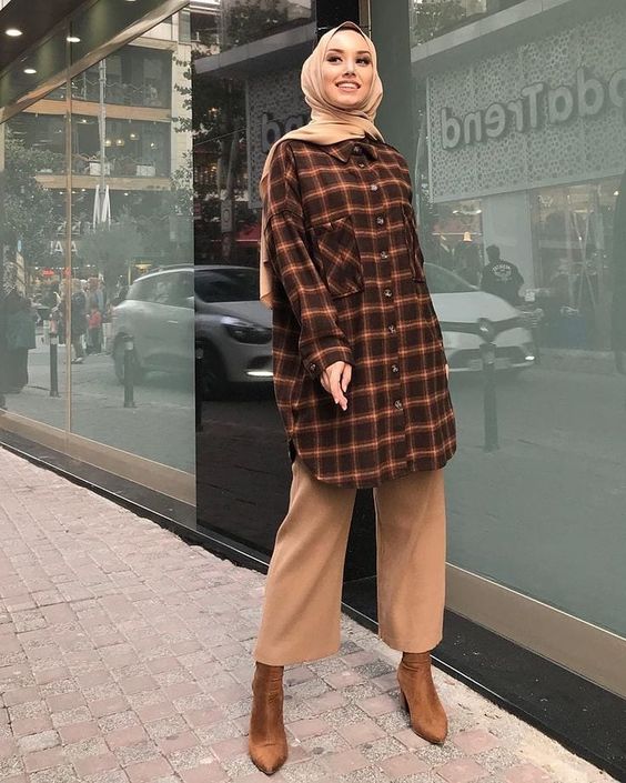 Pleated culottes atau kulot plisket dengan banyak lipit detail adalah. 8 Tips OOTD Hijab dan Baju Warna Earthy Tone untuk Kulit