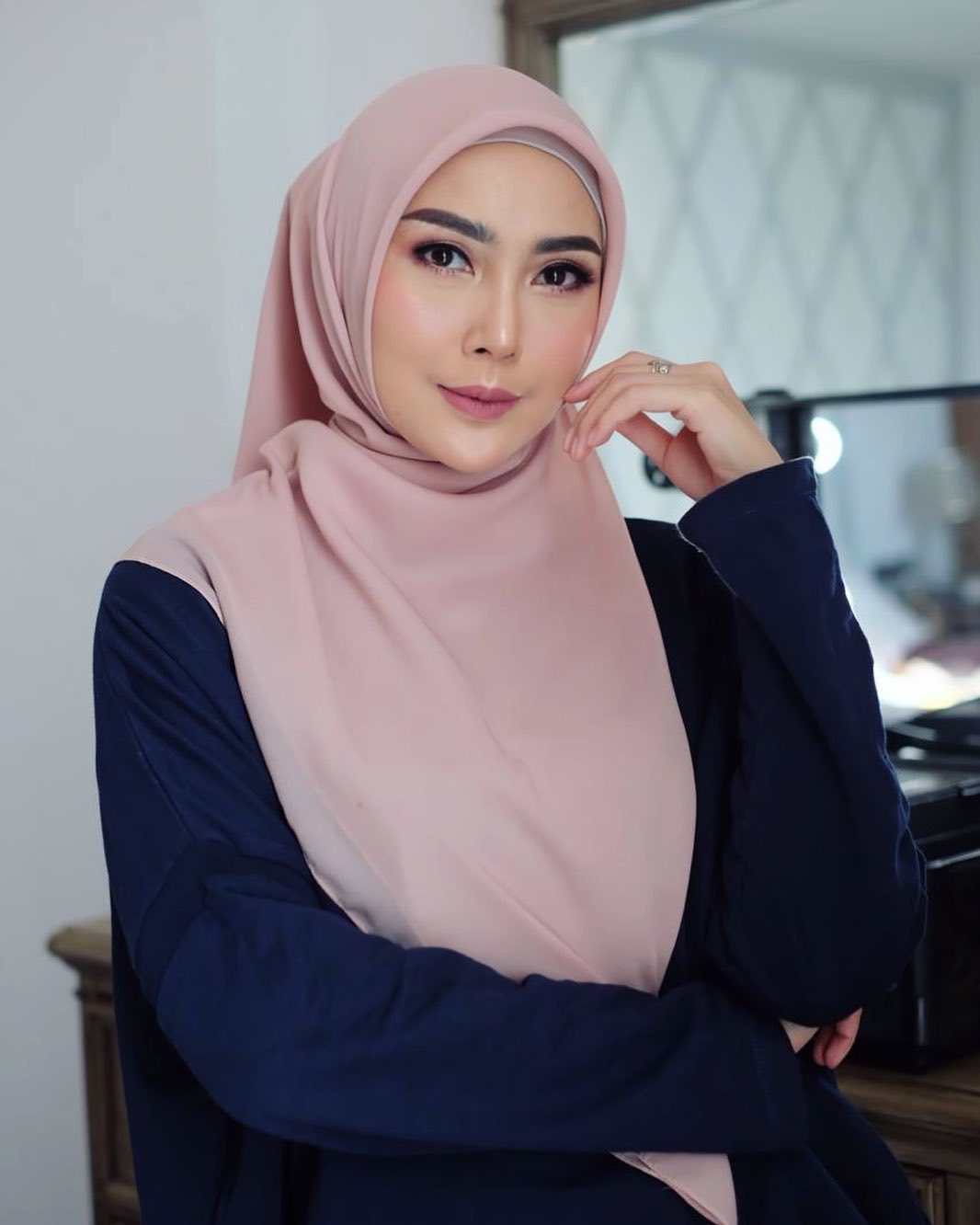 Hal ini dapat menyebabkan warna cat perlahan memudar. Ini Tips dan Rahasia Kecantikan 5 Selebriti Indonesia