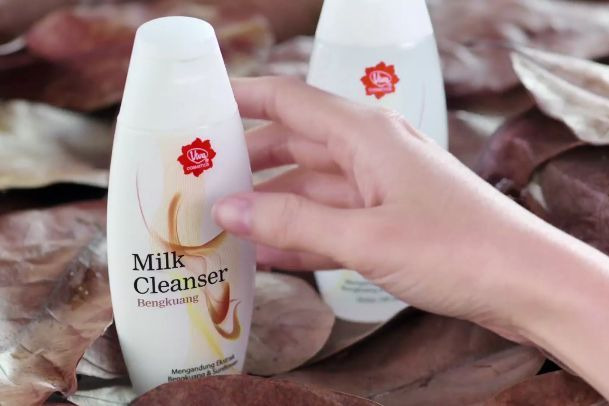 Viva punya varian milk cleanser yang berbagai macam manfaat. 3 Manfaat Utama Viva Milk Cleanser Bengkoang Untuk Wajah Womantalk