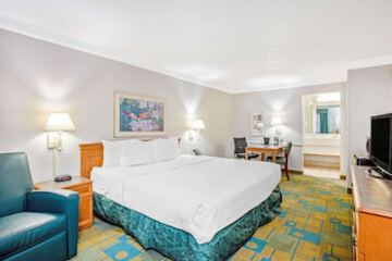 El paso cielo vista be the bright spot in your travel journey with free breakfast, wifi, and contemporary guest rooms. Hotels Near Cielo Vista Mall In El Paso Tx