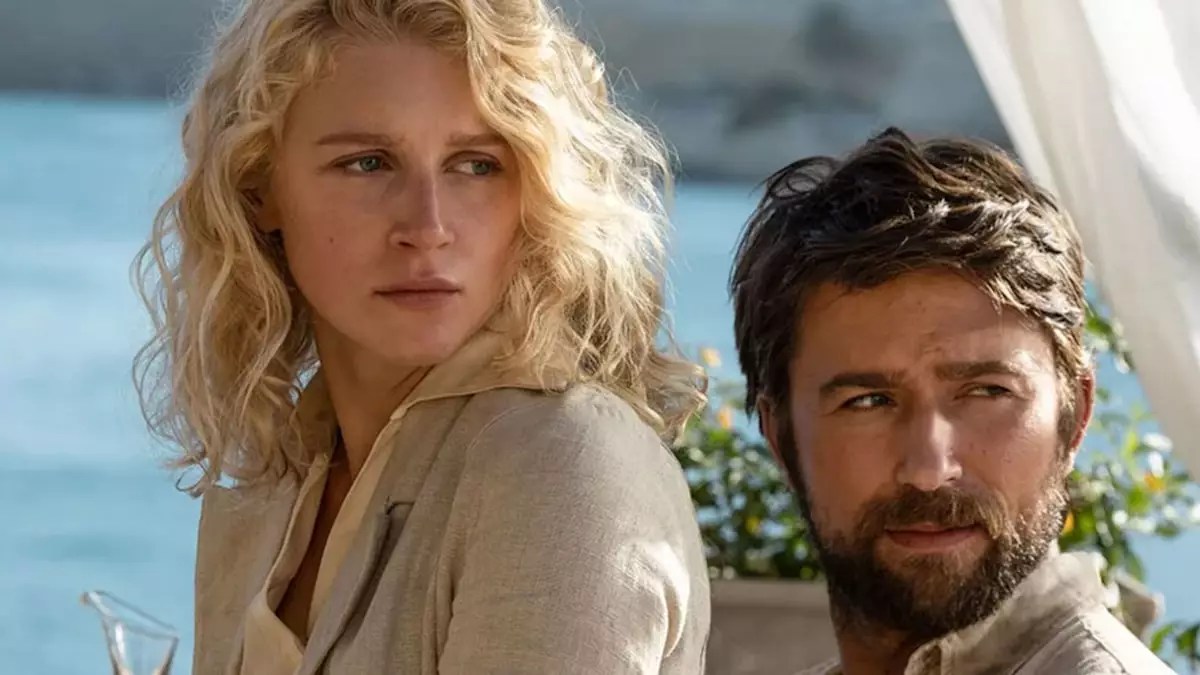 Unveiling Timeless Beauty: Channeling 1920s Glamour with Modern Flair