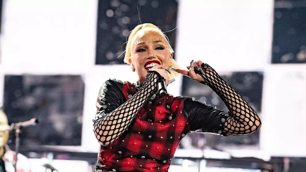 Gwen Stefani Shines Brightly at Clarins Beauty Icon Event