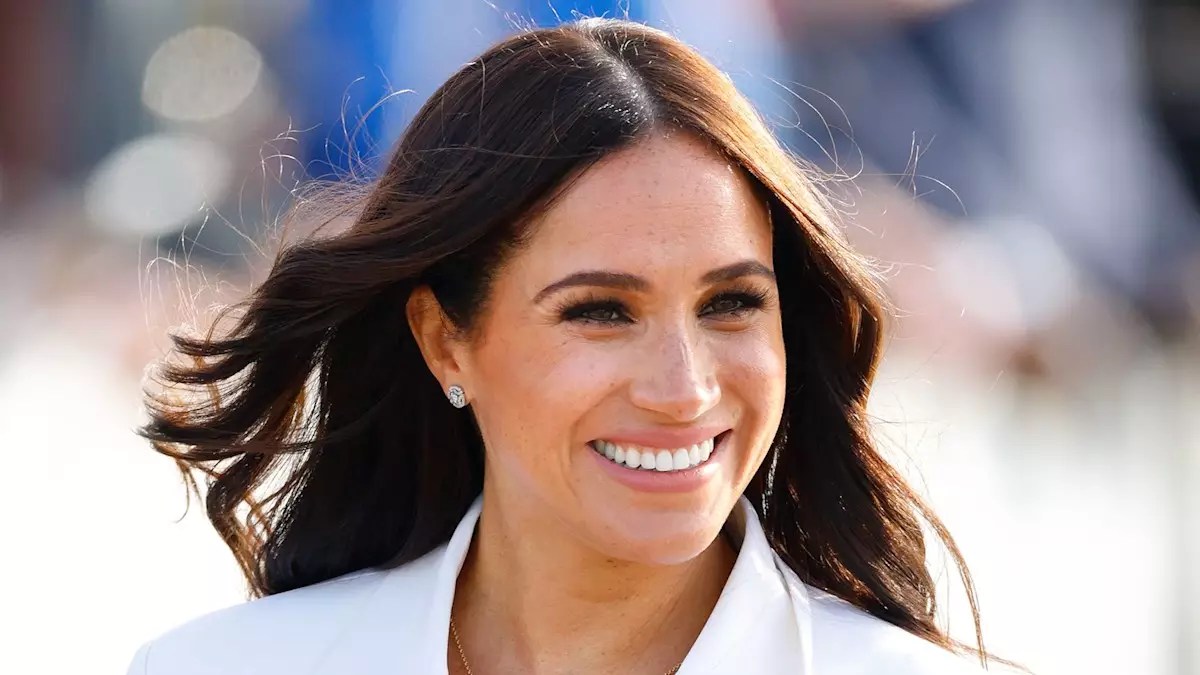 The Bold Reimagining of Royal Jewel Tradition: Meghan Markle’s Unique Engagement Ring Style