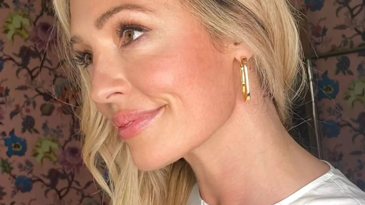 Unleashing Summer Chic: Cat Deeley’s Effortless Style Inspiration