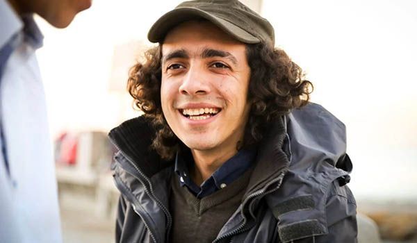 مقعد شاغر على مائدة الإفطار.. عمر محمد علي طالب الهندسة يشكو معاناته من الأمراض.. ووالدته: أحلى سنين عمره بتضيع في السجن   