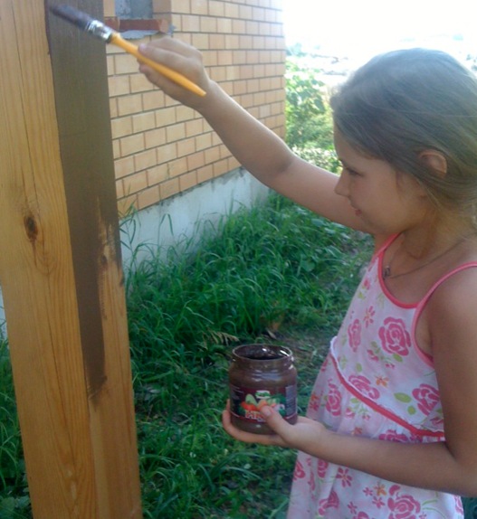 Как покрасить двухэтажный дом снаружи без лесов