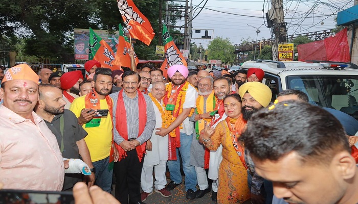 Sukhjinder Randhawa tells lie