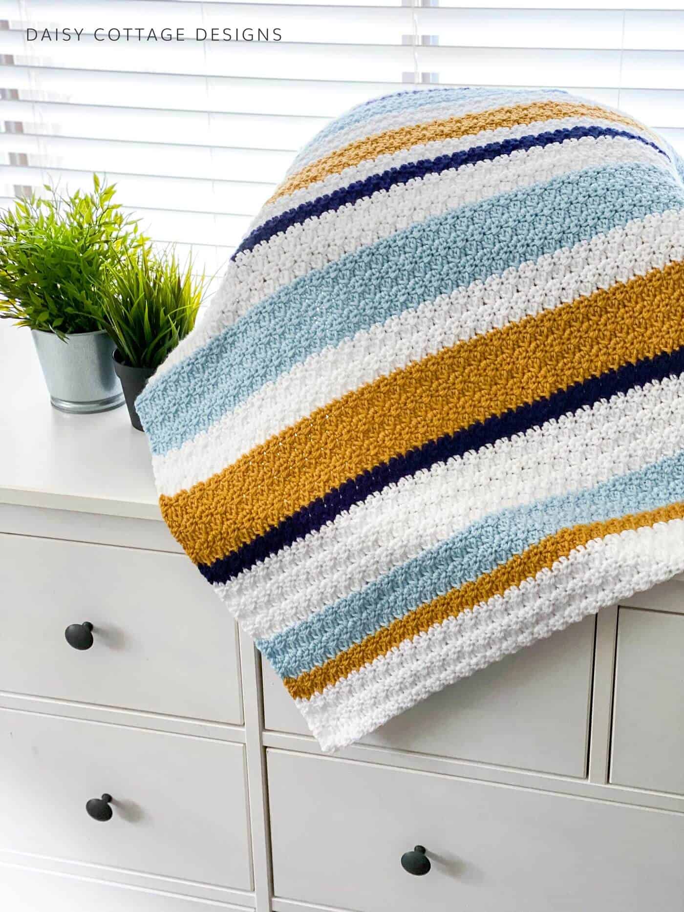 Find free crochet patterns by amy solovay including patterns for blankets, scarves, crocheted flowers, granny squares and more. Modern Crochet Blanket Pattern Daisy Cottage Designs