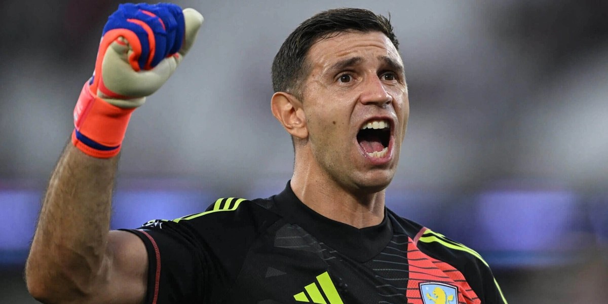 Kabar Gembira dari Villa Park, Emiliano Martinez Segera Kembali