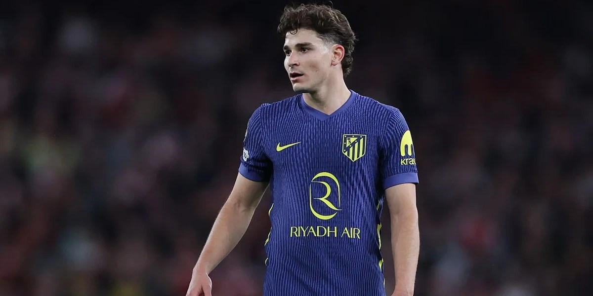 PSG Tantang Barcelona dalam Perburuan Julian Alvarez