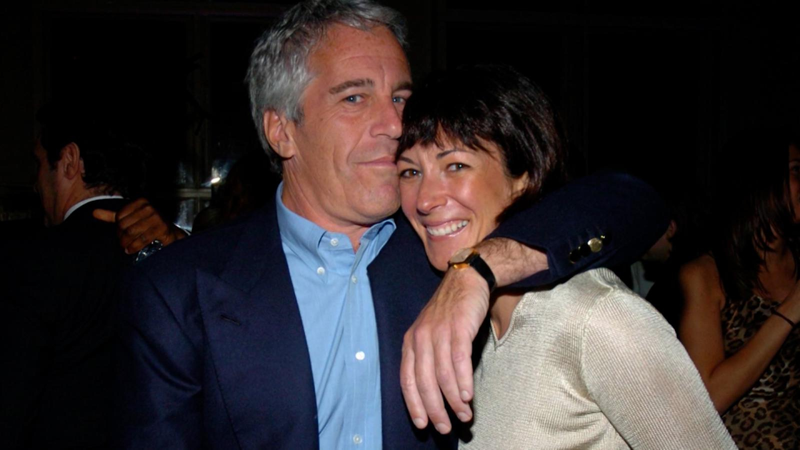 Ghislaine Maxwell: Manhattan Judge Orders Release of All Grand Jury Records of Epstein’s Associate in Major Reversal after Congress Passed Bill