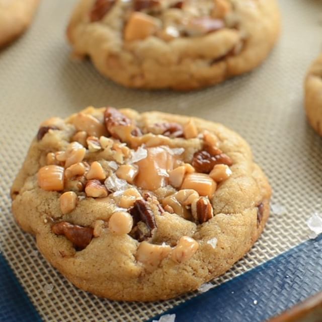 1 1/4 cups flour · 1/2 cup unsalted butter, room temperature · 1/2 cup caramel bits · 3/4 cups pecans, chopped and divided · 1 box chocolate pudding mix (3.5 oz) · 1 . Salted Caramel Brown Sugar Pecan Cookies By Thenovicechef Quick Easy Recipe The Feedfeed