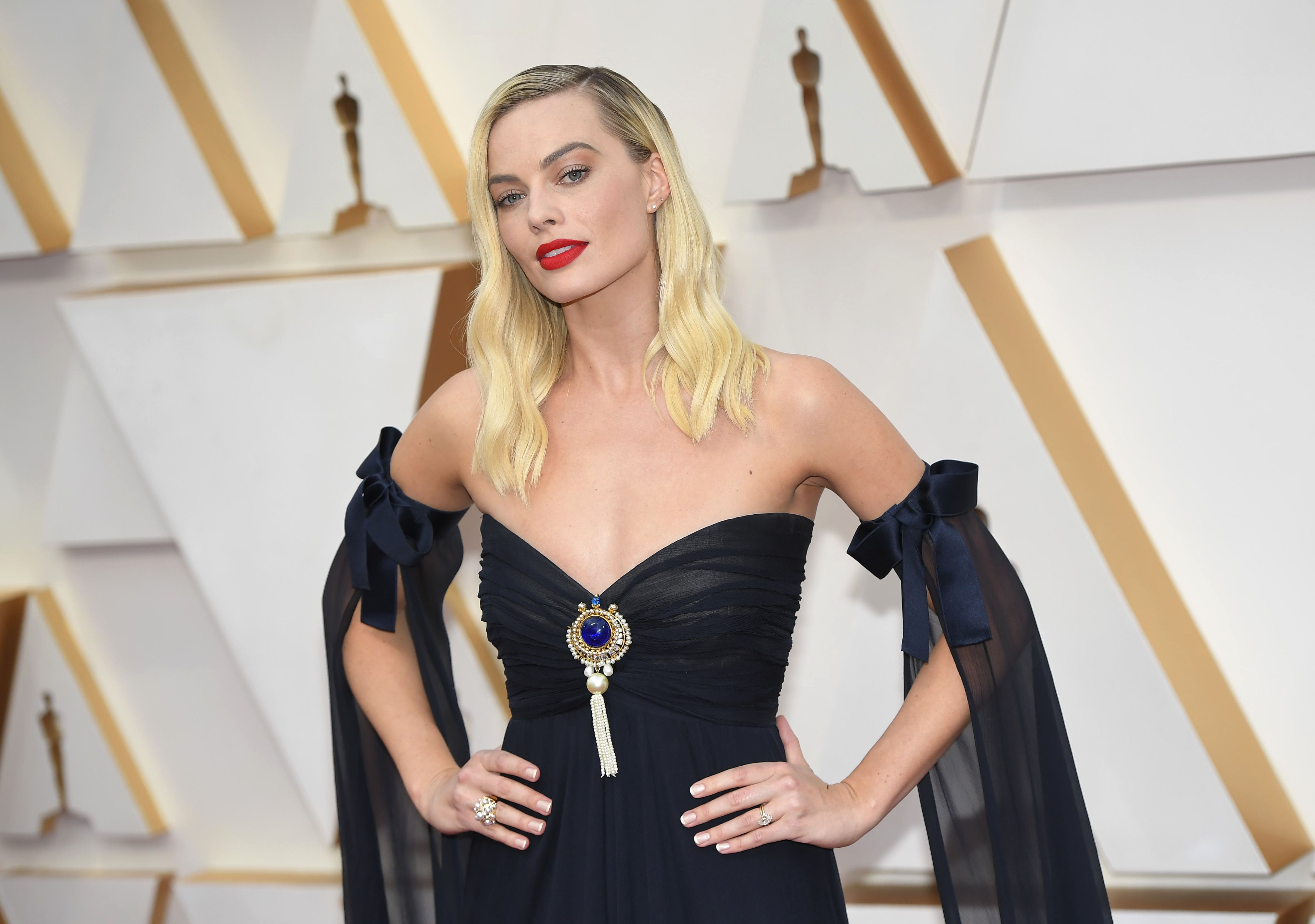 Margot elise robbie was born on july 2, 1990 in dalby, queensland, australia to scottish parents. Pirates Of The Caribbean Movie Eyed With Margot Robbie Starring Deadline