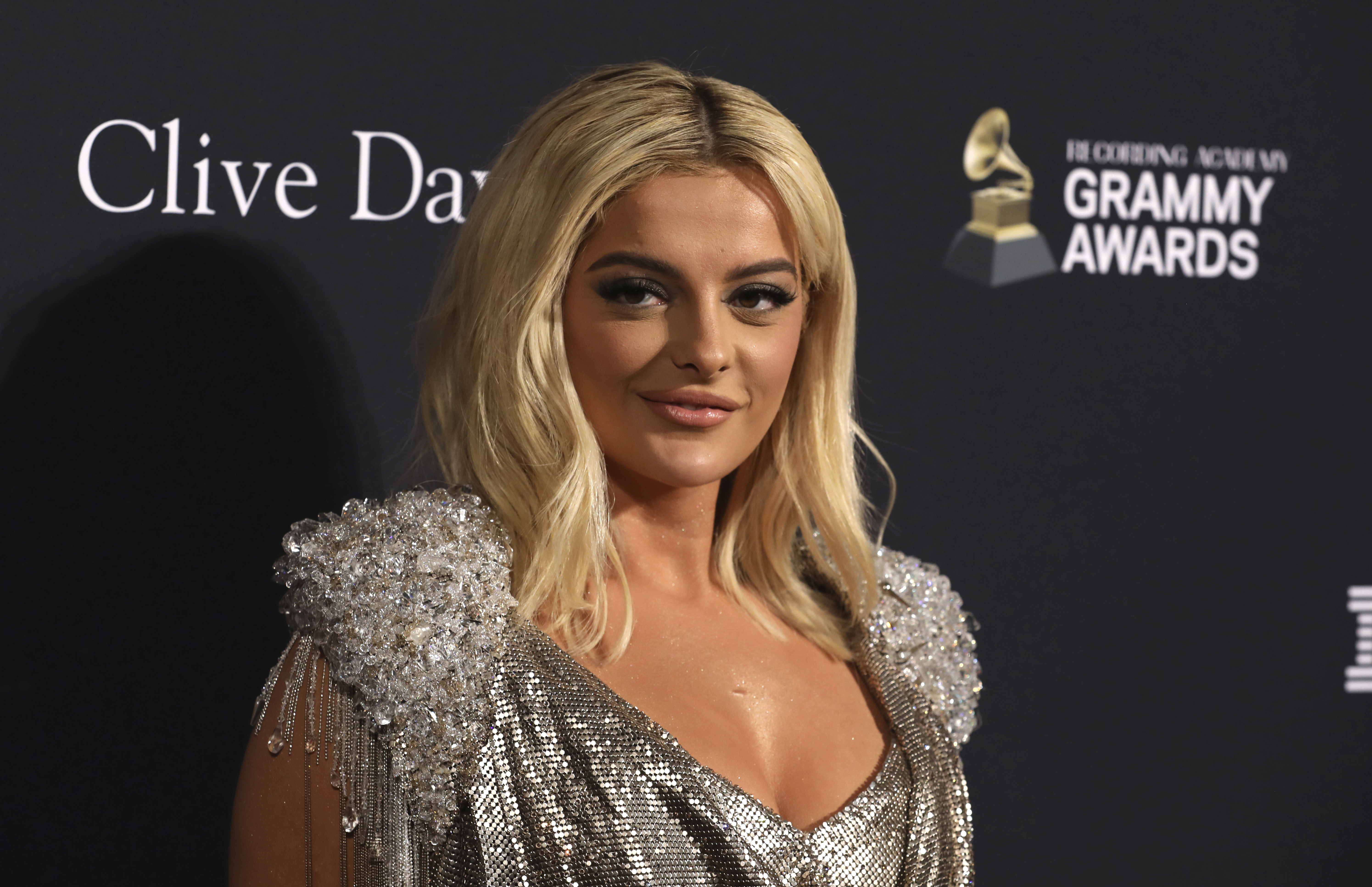 Doja cat e bebe rexha dominam o palco com performance impecável de “baby, i'm jealous”; Bebe Rexha Joins Kristen Bell Coupon Scam Movie Queenpins Deadline
