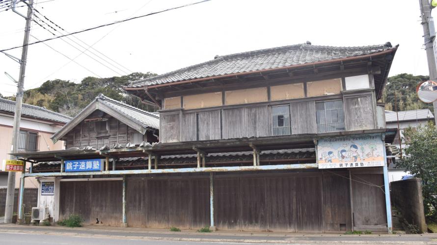 JR成田線「下総豊里駅」下車。旧商家と榛名神社