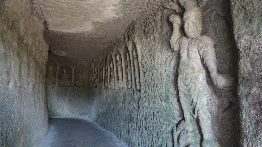 山の上の下・旅荘山の上・「数馬区岩谷観音堂やぐら群」などを歩く ―上総湊⑹