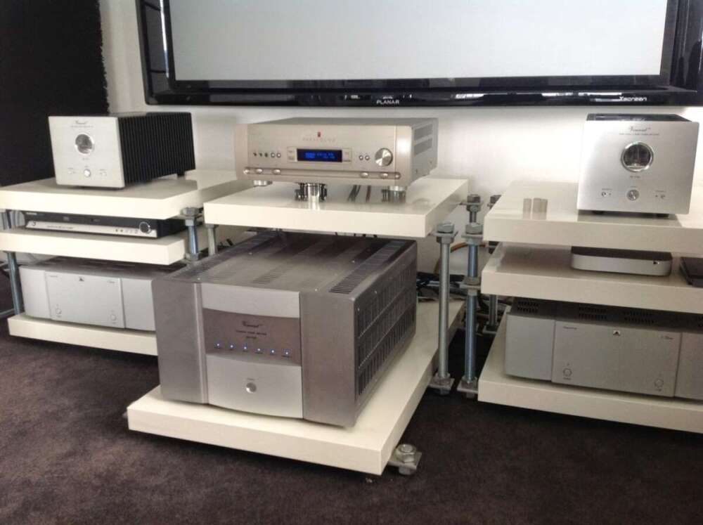 The slightest set adjustment, line change, or camera shift can have unfortunate consequences. Sei splendide idee IKEA per gli amanti dei vinili | Deer Waves