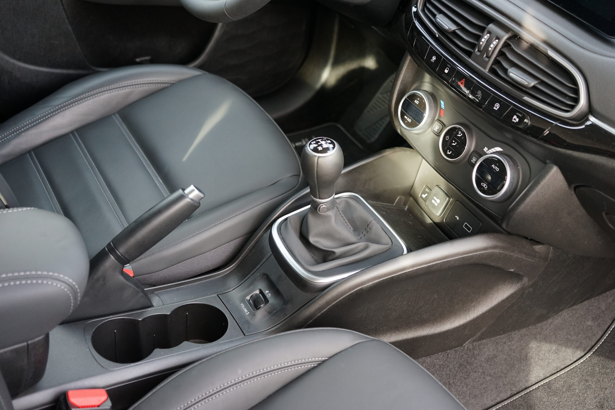 Fiat Tipo 5-Türer Kombi (2021) - Auto mit Platz für Kinderwagen - Review 2 Fiat Tipo 5-Türer Kombi (2021) - Auto mit Platz für den Kinderwagen