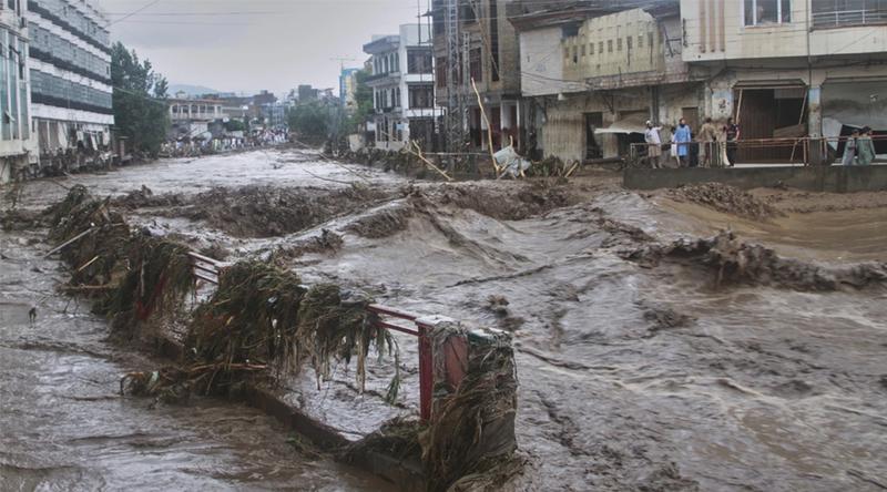 পাকিস্তানে ভয়াবহ বন্যায় প্রায় ৭০০ জনের মৃত্যু