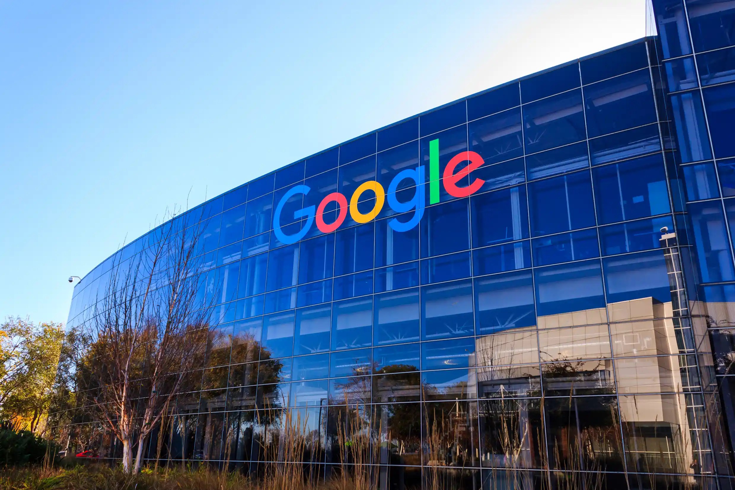 গুগলের সতর্কবার্তা: আন্তর্জাতিক প্রতিষ্ঠানের নির্বাহীদের লক্ষ্য করে হ্যাকারদের ইমেইল চাঁদাবাজি